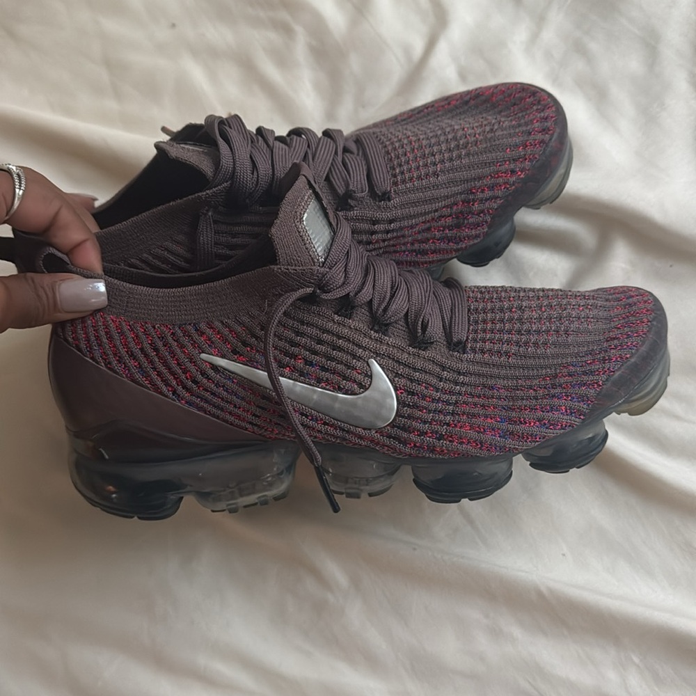 Women’s Nike vapor max size 9